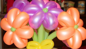 c贸mo hacer flores con globos