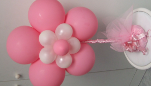 cómo hacer flores con globos