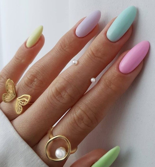 Base de uñas de colores pastel - Diseños De Uñas Con Cerezas