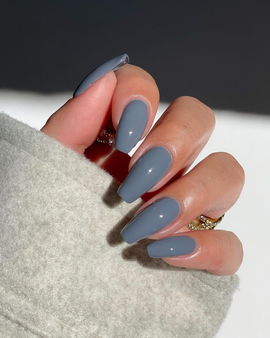 Diseños de uñas color gris - Disseynails en Instagram